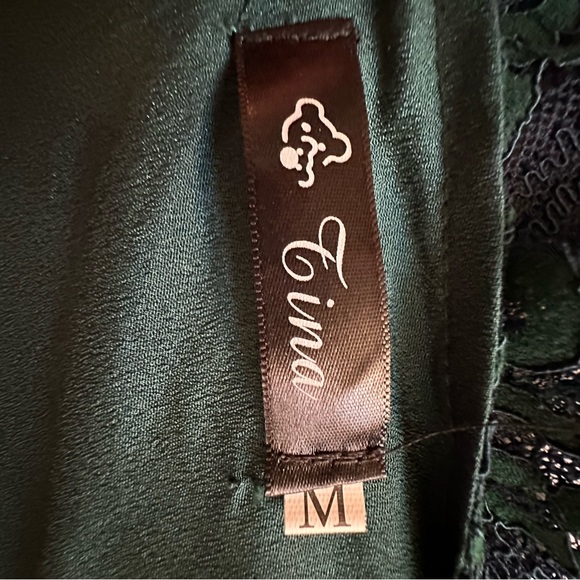 Green lace lined dress. - Picture 3 of 4